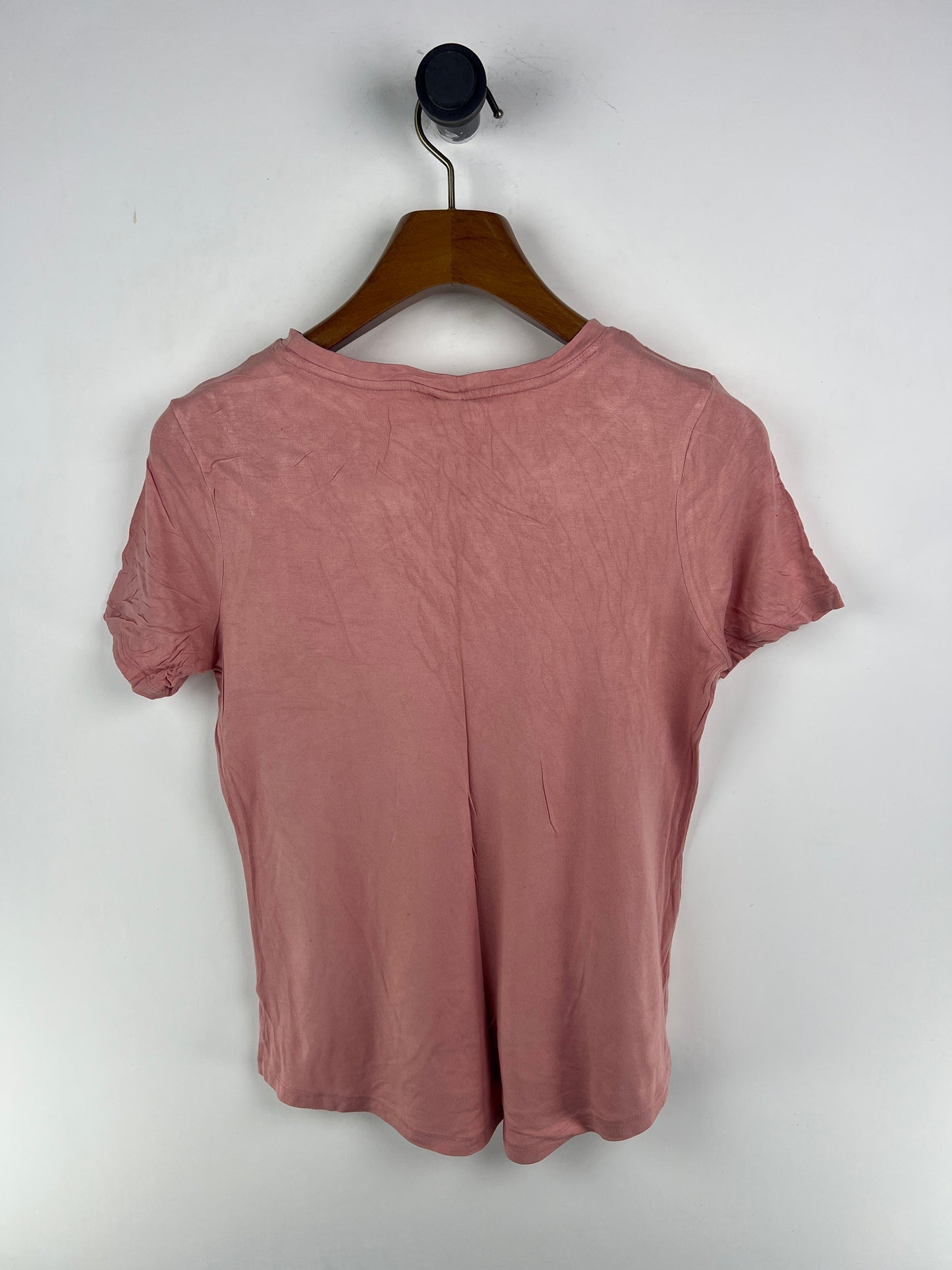 Old Navy T-Shirt (Women) (Small-Medium)