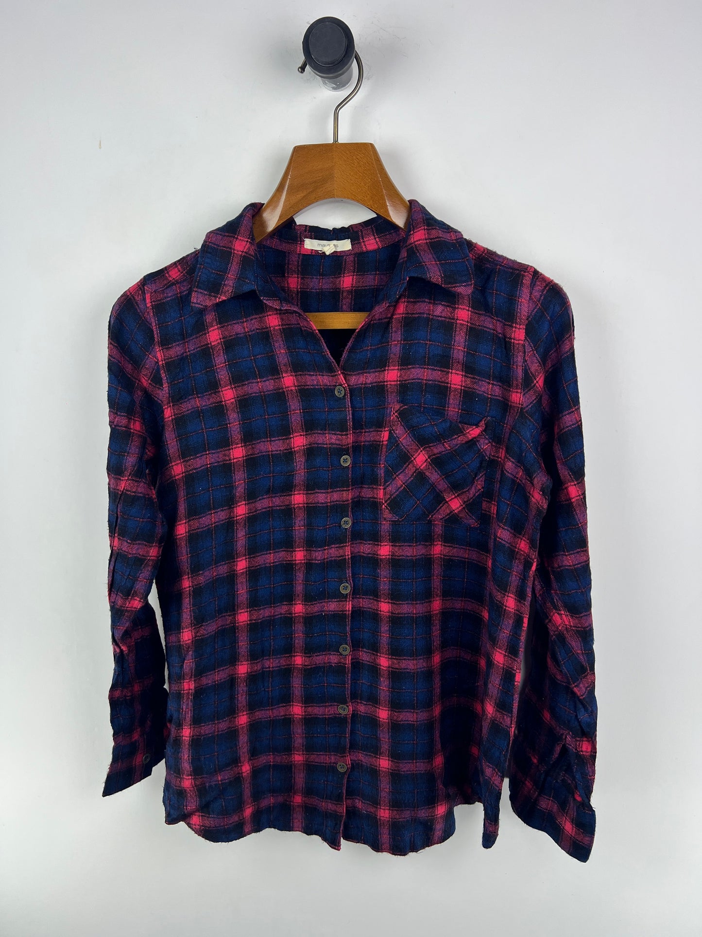 Maurices Shirt (Women) (Medium-Large)