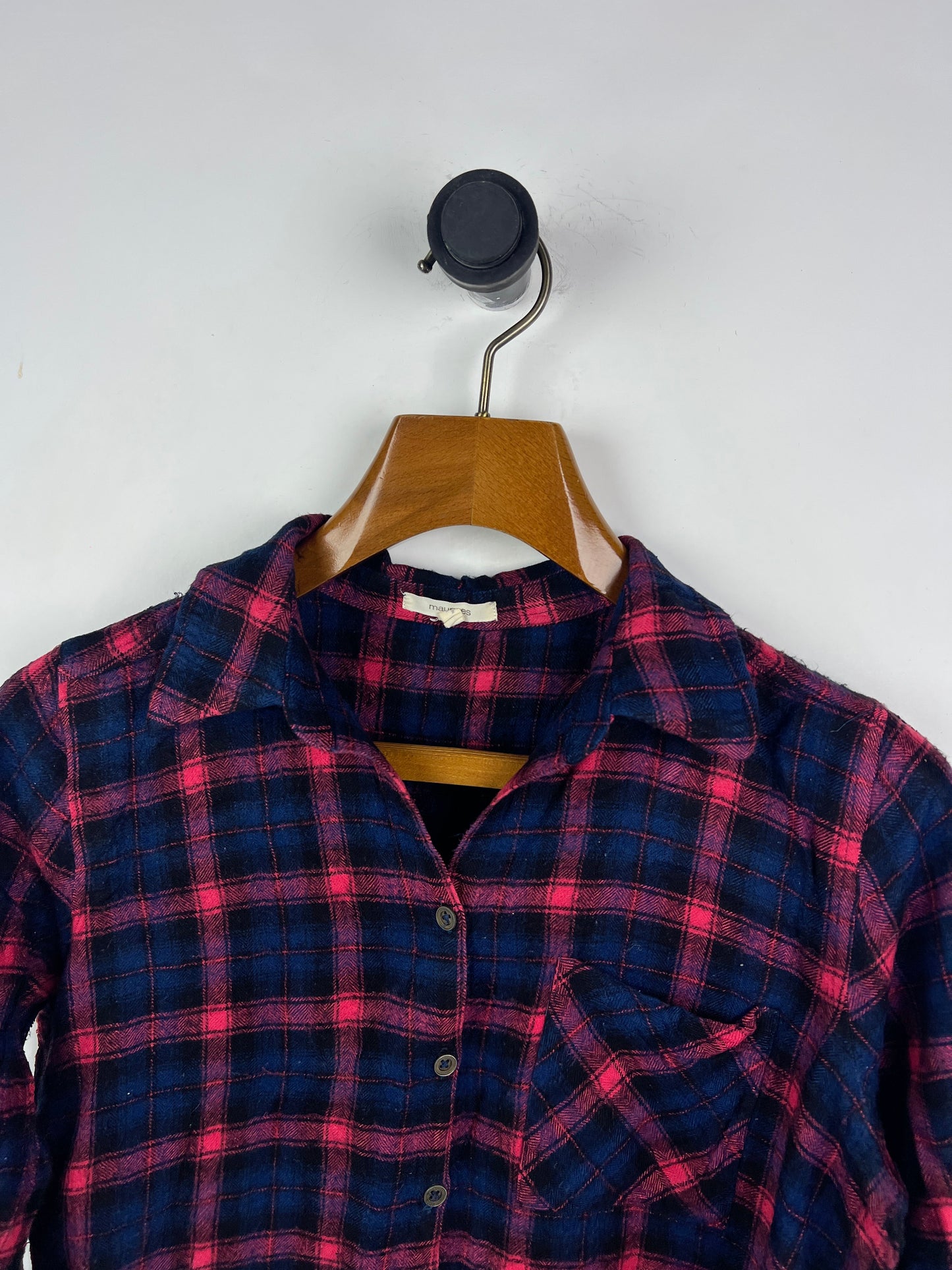 Maurices Shirt (Women) (Medium-Large)