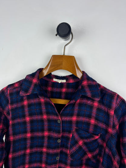 Maurices Shirt (Women) (Medium-Large)
