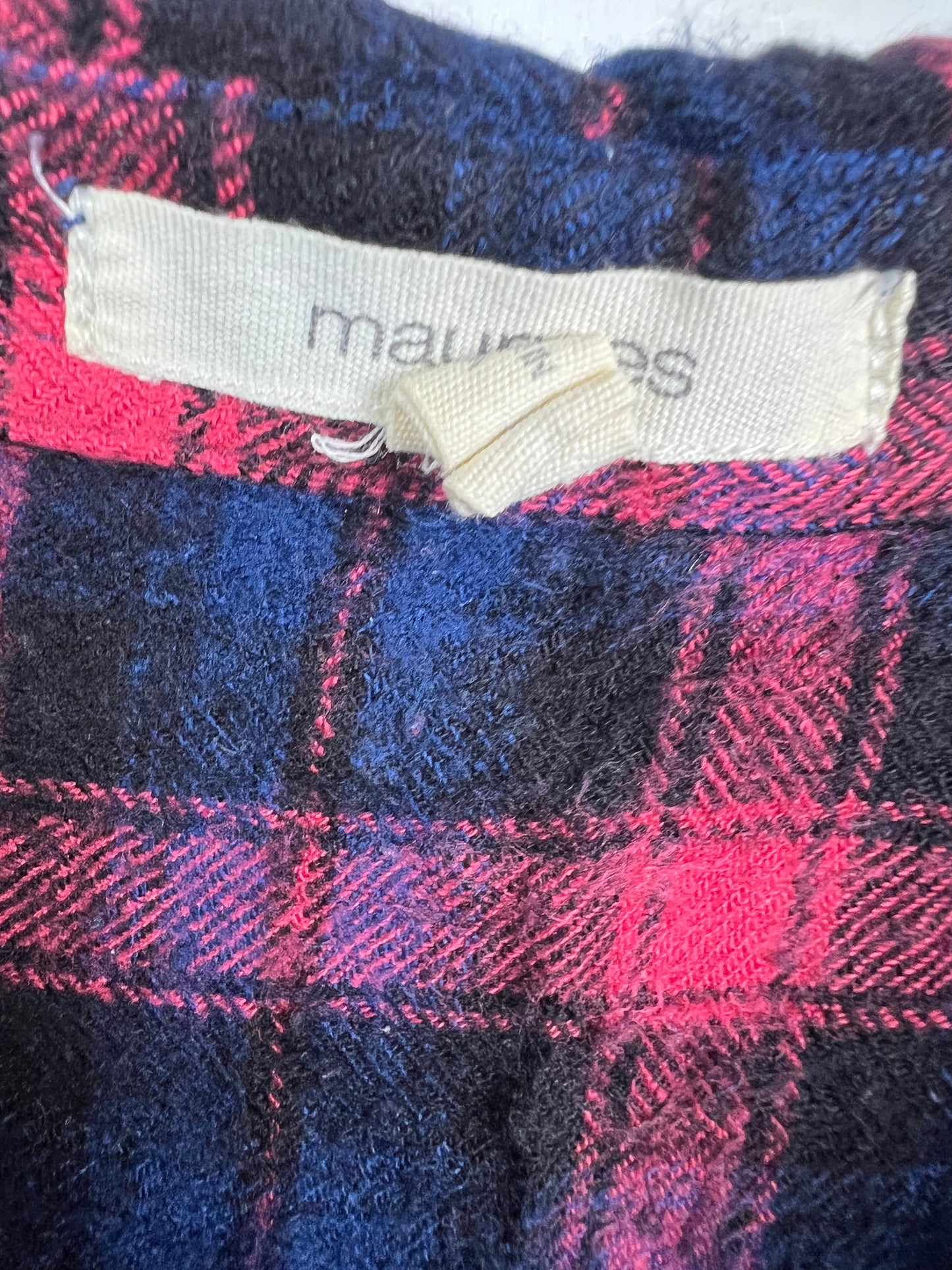 Maurices Shirt (Women) (Medium-Large)