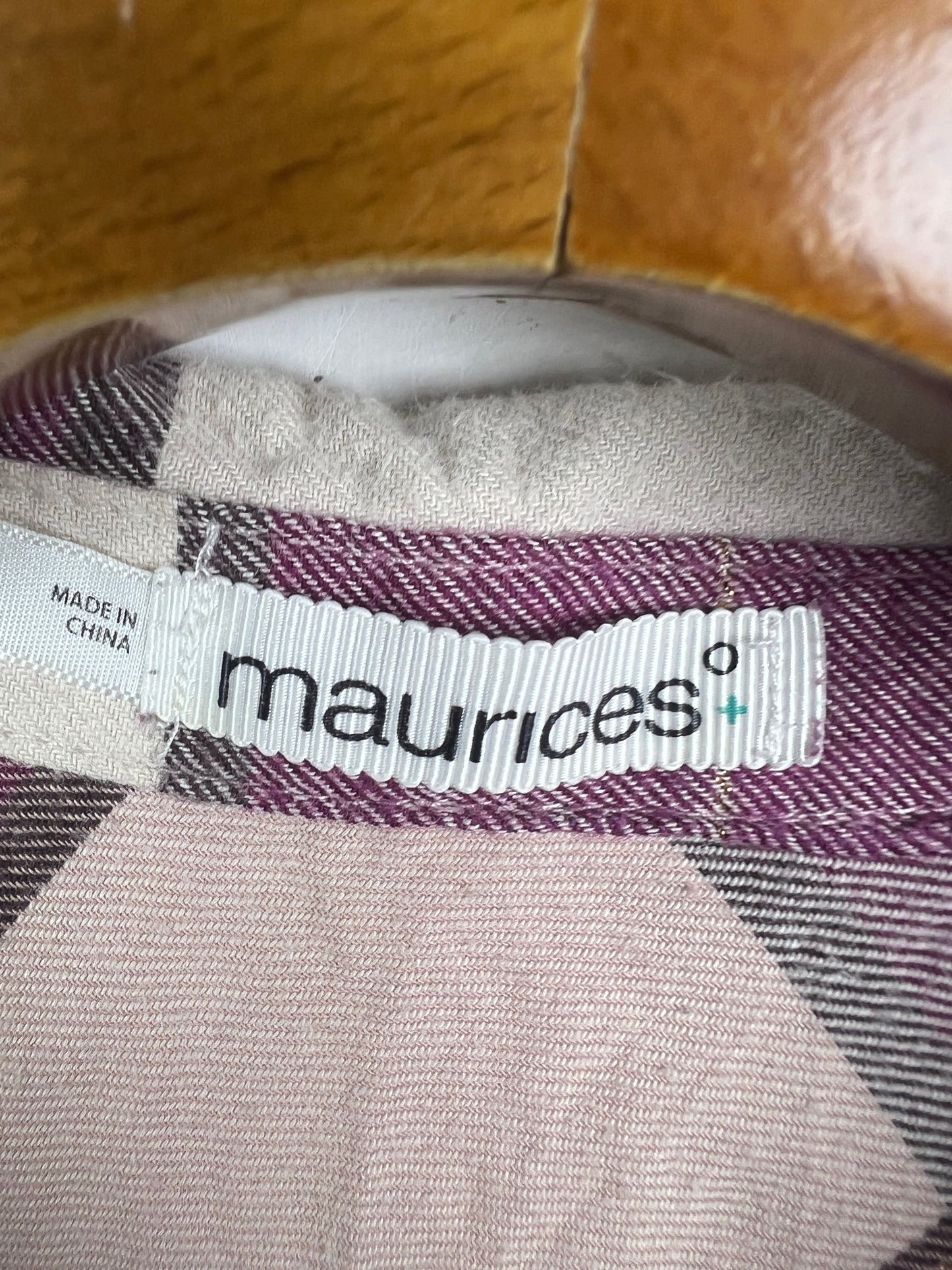 Maurices Shirt (Women) (Large/X-Large)
