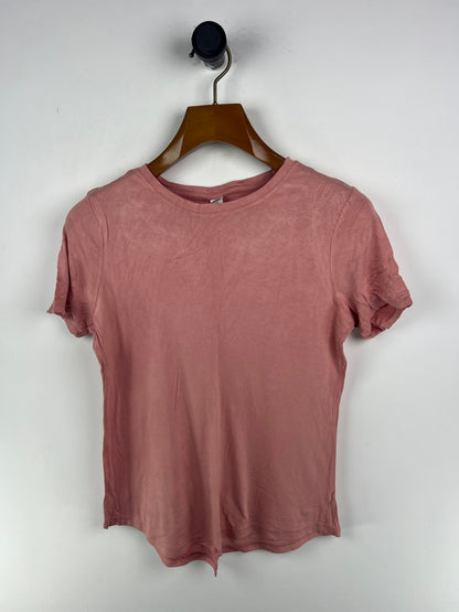 Old Navy T-Shirt (Women) (Small-Medium)