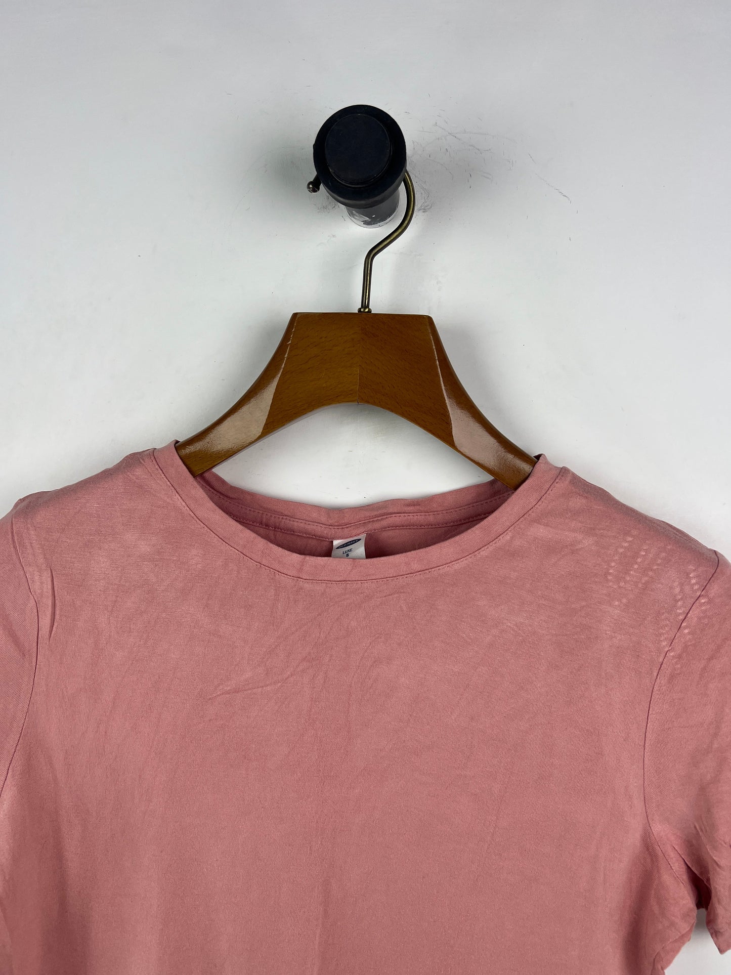 Old Navy T-Shirt (Women) (Small-Medium)
