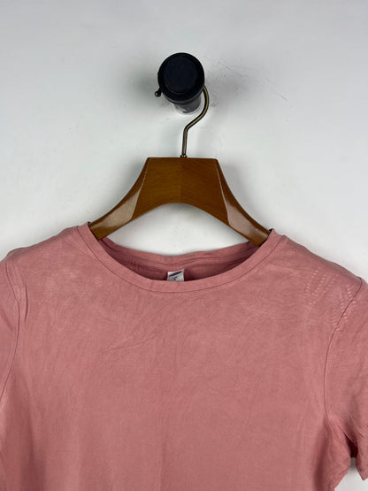 Old Navy T-Shirt (Women) (Small-Medium)