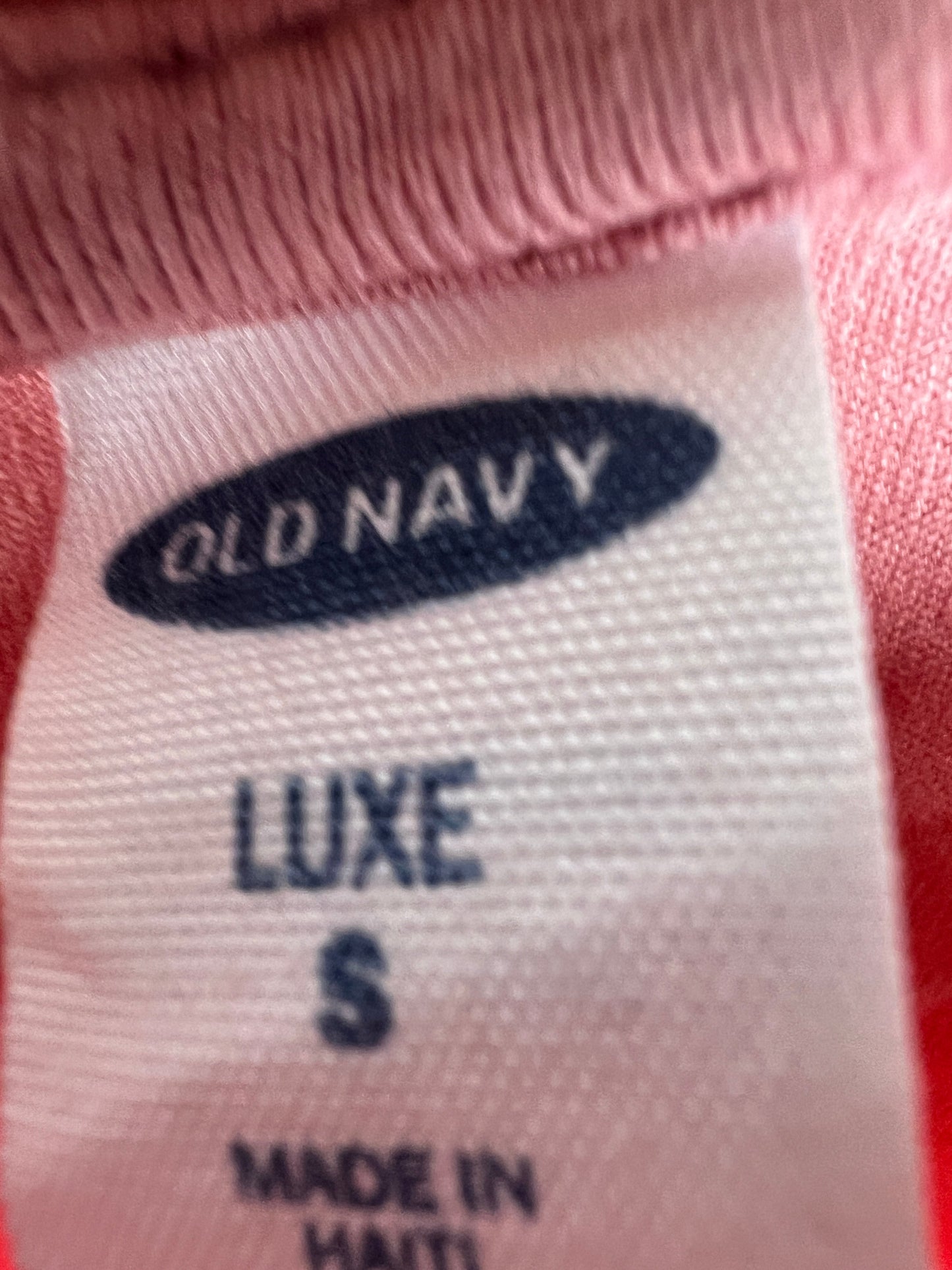 Old Navy T-Shirt (Women) (Small-Medium)