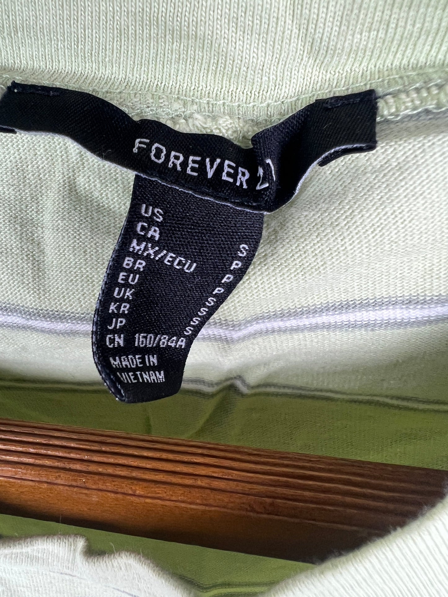 Forever 21 Crop T-Shirt (Women) (Small-Medium)
