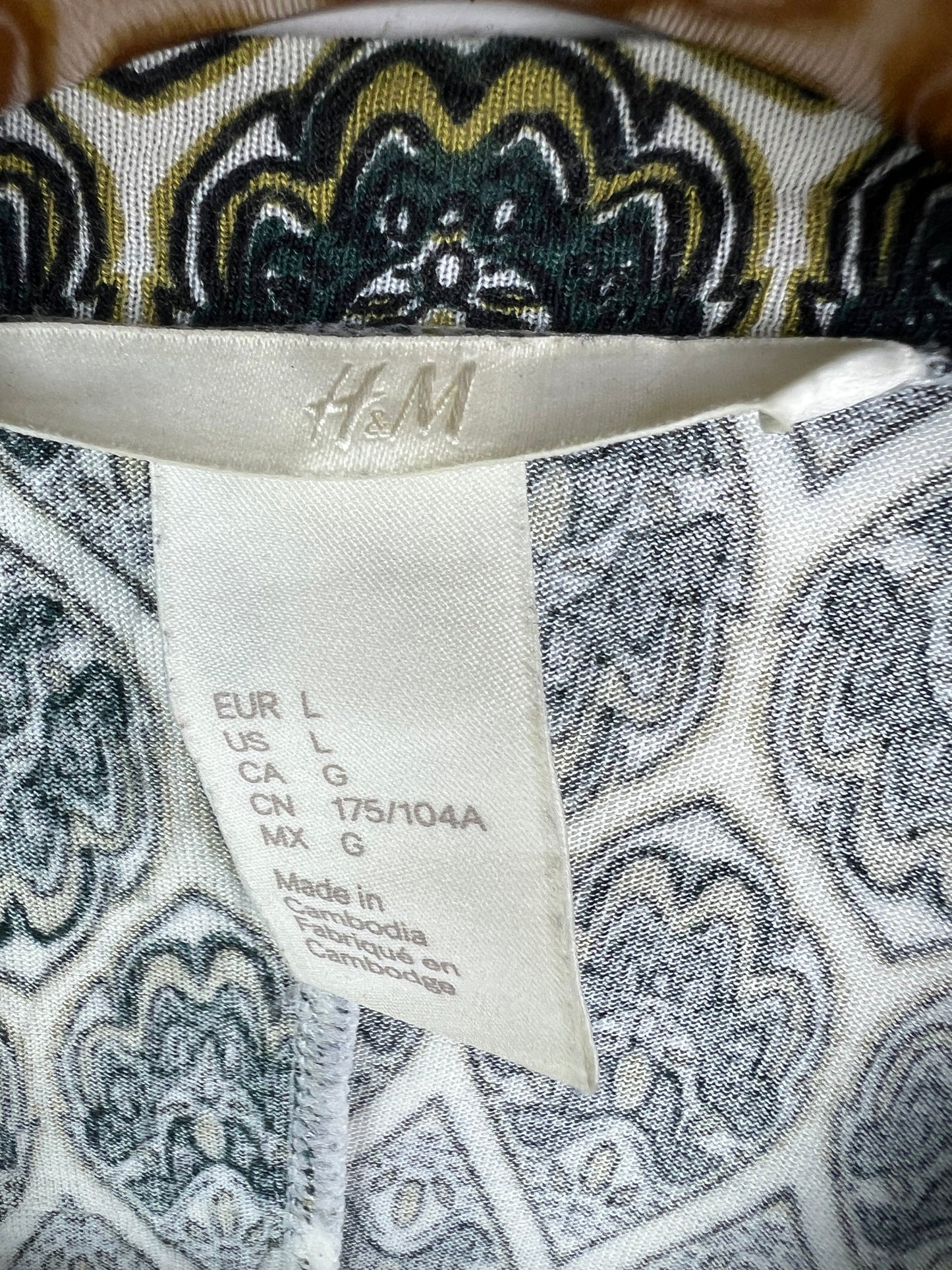 H&M T-Shirt (Women) (Large)
