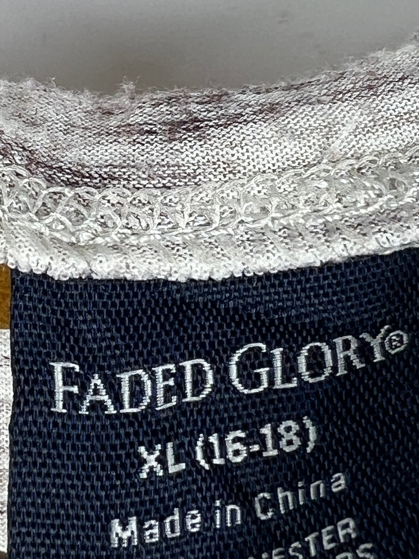 Faded Glory T-Shirt (Women) (Large)