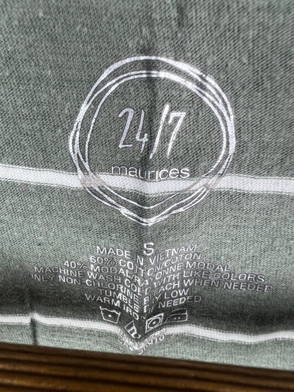 Maurices T-Shirt (Women) (Small)