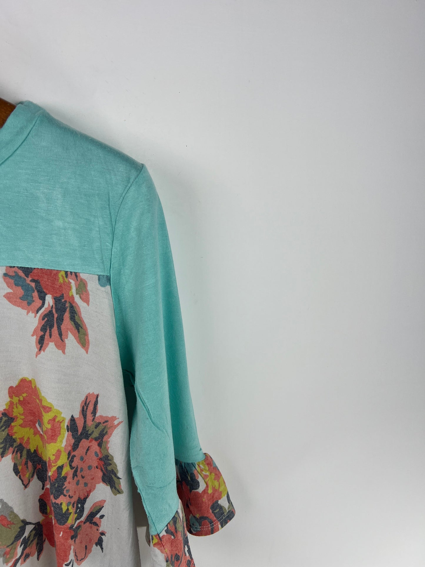 Veveret Blouse (Women) (Medium-Large)